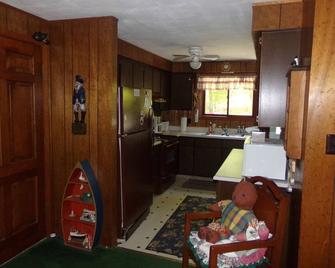 Woodlands 3 Bedroom, 1 1/2 Bath Fish Creek, Vacation Getaway - Fish Creek - Kitchen