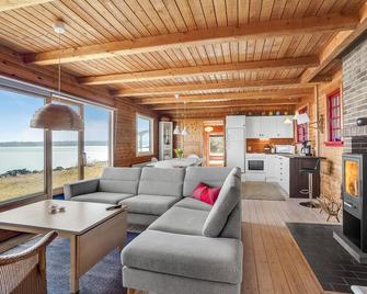 Stunning home in Nykøbing M with house sea view - Glyngøre - Sala de estar