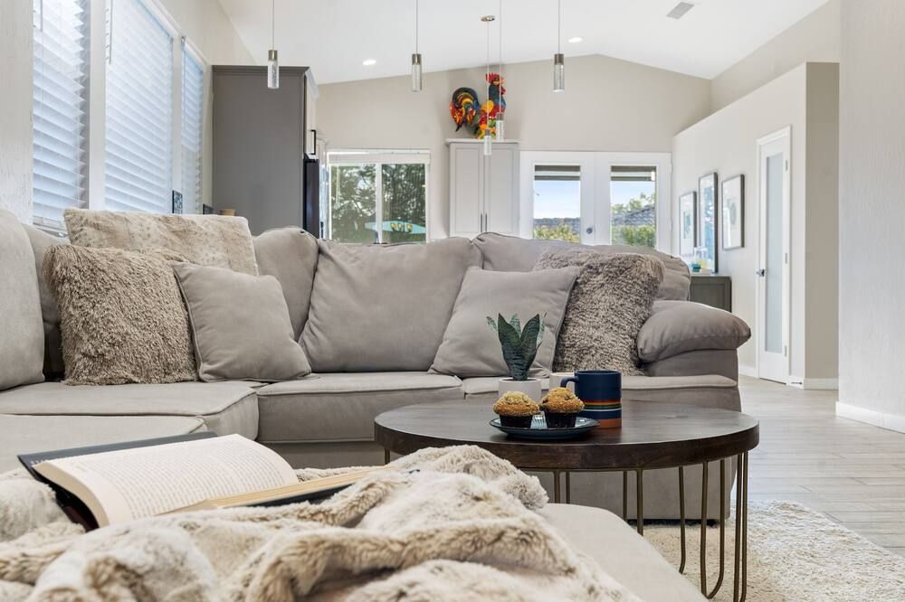 3BD - Heated Pool - Pet friendly - N. Scottsdale - קייב קריק - סלון