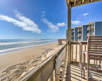 North Topsail Oceanfront Condo with Balcony! - North Topsail Beach - Balcony