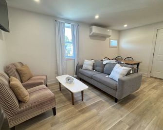 Golden Acre Suites | 2BR Downtown w/ Exposed Brick & Retro Retreat - Blenheim - Living room