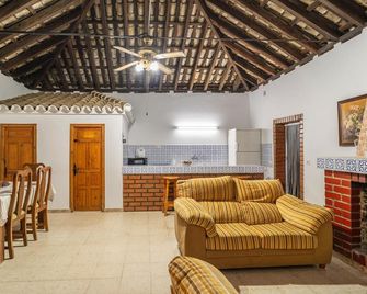 Pet Friendly Home In Algar - Algar - Sala de estar