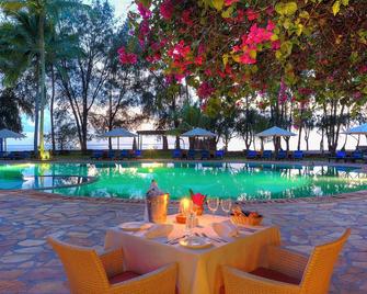 Bluebay Beach Resort & Spa - Kiwengwa - Pool