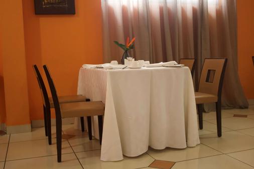 Oak Plaza Hotel East Airport Ab 109 1 2 8 Accra