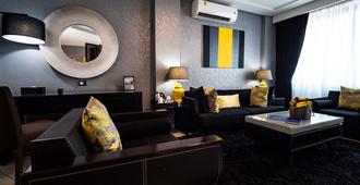 Oak Plaza Hotels East Airport - Accra - Huiskamer