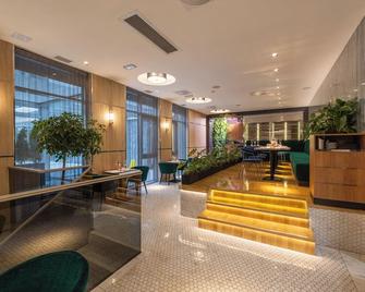 Silver Crown Hotel And Residence - Budapest - Lobby