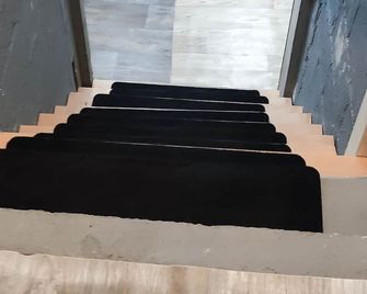 Homey Homey - Springfield - Stairs