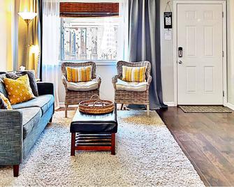 Quaint 2br/1ba Downtown Livermore - Livermore - Sala de estar