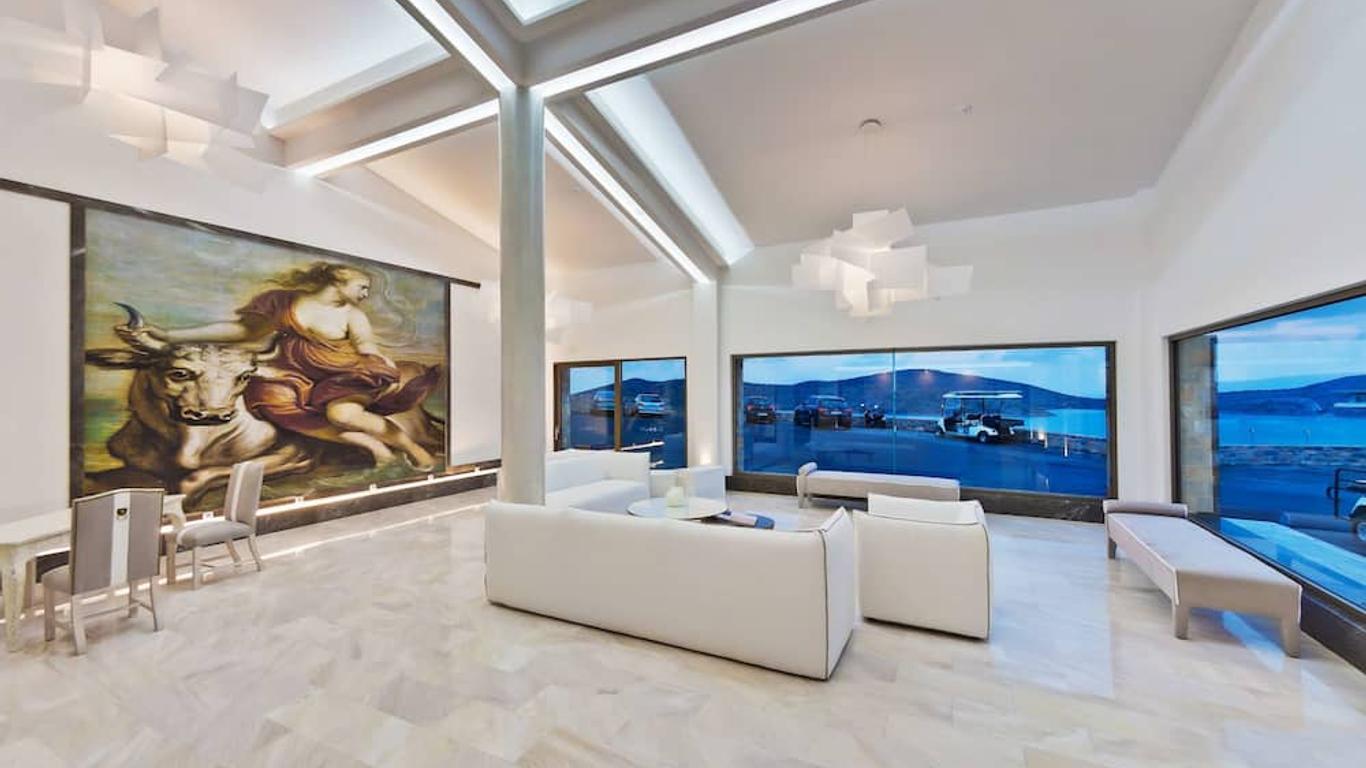 Royal Marmin Bay Boutique & Art Hotel