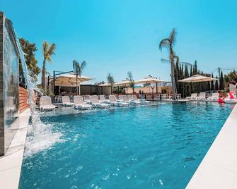 Central Park Premium Hotel - Ksamil - Pool