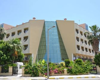 Larissa Inn - Kemer - Building