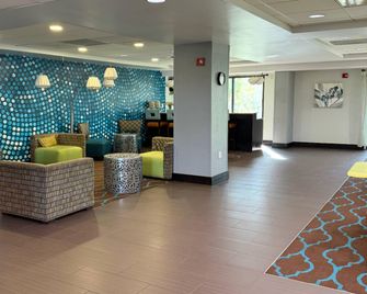 Comfort Inn & Suites Tampa North I-75 - Tampa - Lobby