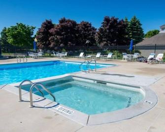 Updated, Lk MI View - Pet Friendly! - Manistee - Pool
