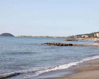 Caravelle Camping Village - Ceriale - Strand