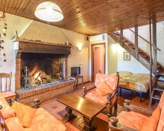 Stunning Home In Arezzo With Kitchen - Arezzo - Living room