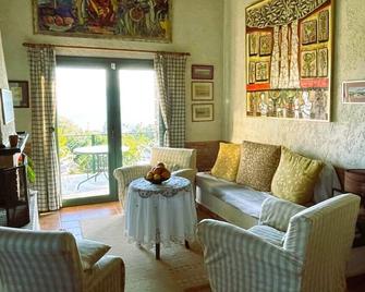 Nerotrivia Villa - Ocean Panorama and Lush Gardens - Nerotrivia - Living room