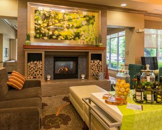 Hilton Garden Inn Charlottesville - Charlottesville - Receptionist