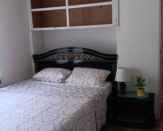 Cozy 3-bedroom house in charming Westfield with WiFi and all the amenities - Westfield - Bedroom