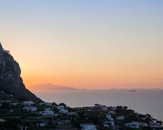 Capri Town Apartments - Capri - Widok na zewnątrz