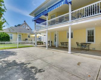 Less Than half Mi to Beach Wildwood Getaway with Patio! - Wildwood - Edificio