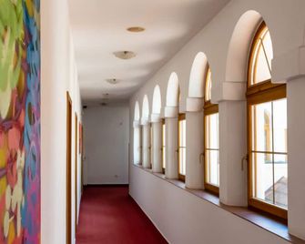 Grandhotel Sluchátko - Vranov nad Dyji - Pasillo