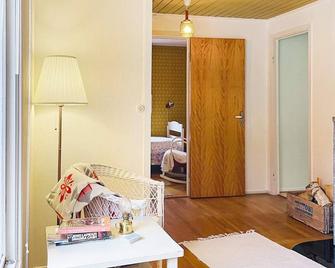 4 Person Holiday Home In Axvall-By Traum - Skövde - Вітальня