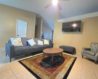 Sweet Savanna Stay Hubert Nc - Hubert - Sala de estar