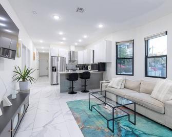 Peaceful Hudson Riverfront Condo Free Parking - Edgewater - Pokój dzienny