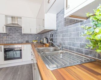 Raleigh by Pureserviced - Plymouth - Mutfak