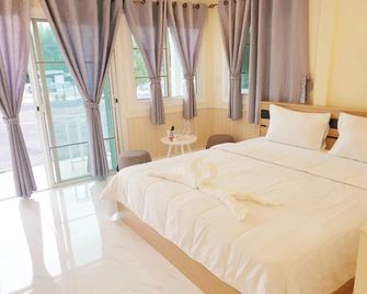 Castle House Resort - Nakhon Nayok