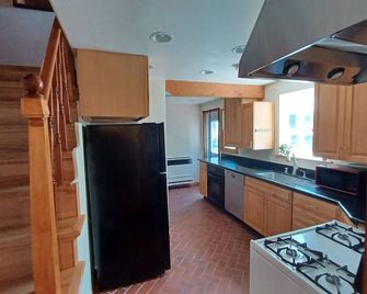 Sf View 2bdr, Backyard, Parking, Quiet - San Pablo - Kitchen