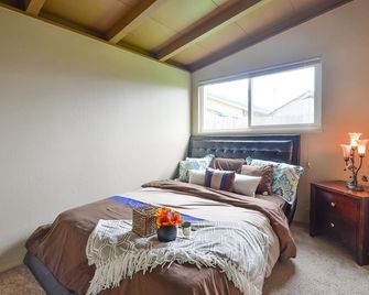 1 Bedroom with Shared Bathroom - Hayward - Bedroom