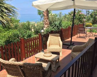 B&B Colle Degli Ulivi - Paola - Balcony