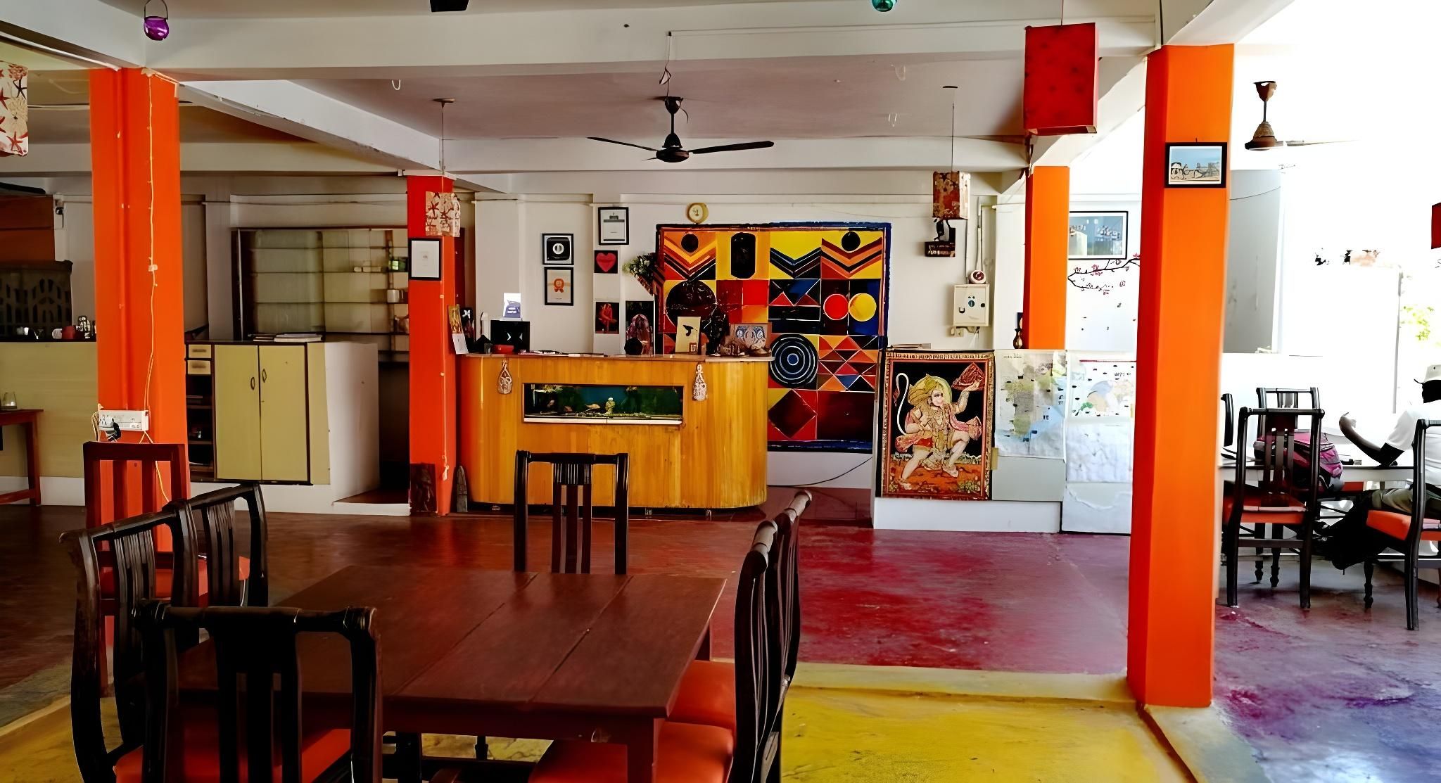 Rajalakshmi Guest House - Mahabalipuram - Front desk