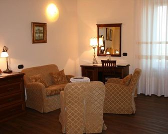 Meublé il Riccio - מונטפולצ'אנו - סלון