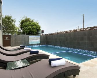 ميريويذر موتل - نيوكاسل - حوض السباحة