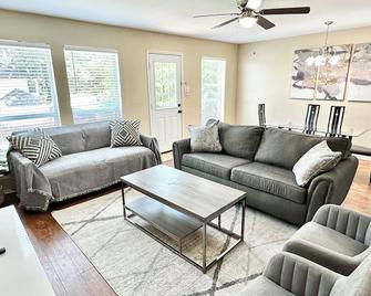 Captains Place - Garland - Living room