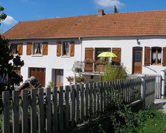 Farm cottage in a large house - Lussat - Bygning