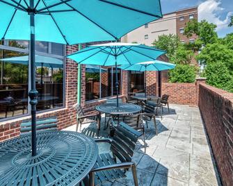 Hampton Inn & Suites Nashville-Vanderbilt-Elliston Place - Nashville - Patio