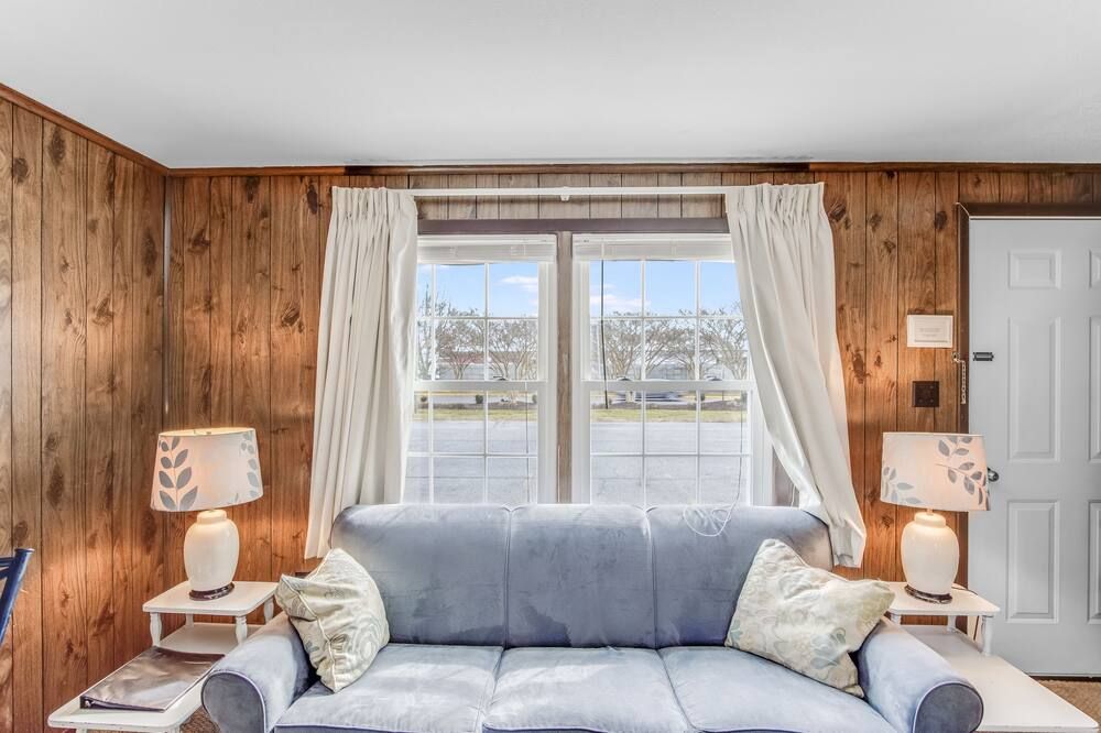 ذا إن آت ليويز