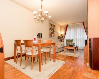 Apartamento céntrico con vistas a la Ría! garaje, ideal 2-4 - Bilbao - Dining room