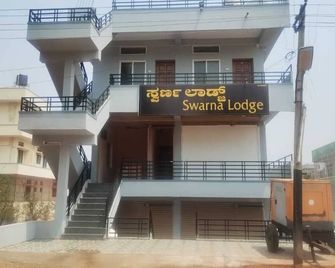 Swarna Lodge - Bādāmi - Building