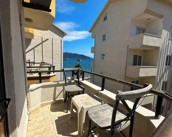 Reis Beach Hotel - Marmaris - Balcón