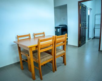 Backpackers Guest House Trincomalee - Trincomalee - Dining room