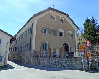 Unique 5-bedroom house in Lavin for your getaway - Zernez - Gebouw