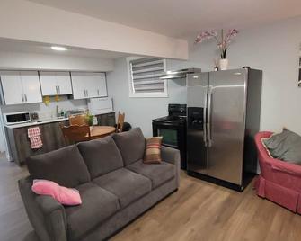 Luxurious home away from home with AC - 에어드리 - 거실