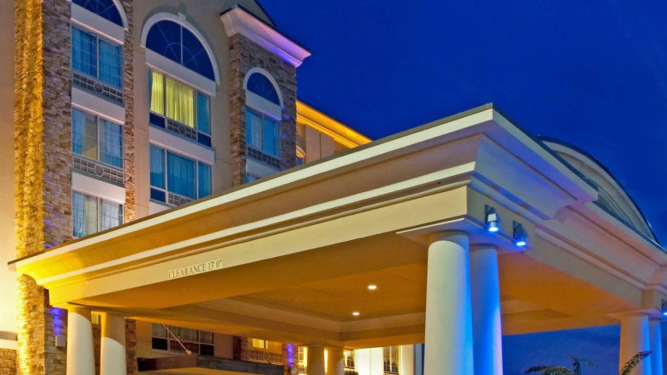 Holiday Inn Express & Suites Columbus At Northlake By IHG