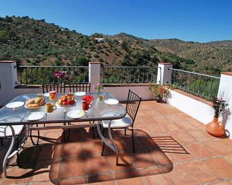 Holiday home with private pool, garden & barbecue - Comares - Balcony