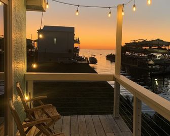 Waterfront Vacation Home with Gulf view- Boaters Paradise - Hudson - Balcón