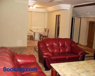 Chernivtsi Apartments - Chernivtsi - Sala de estar